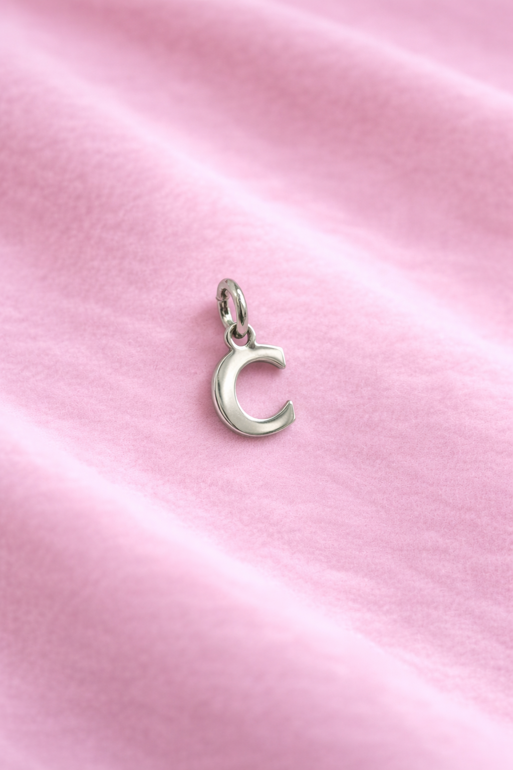 Simbolo per collana componibile, Lettera C