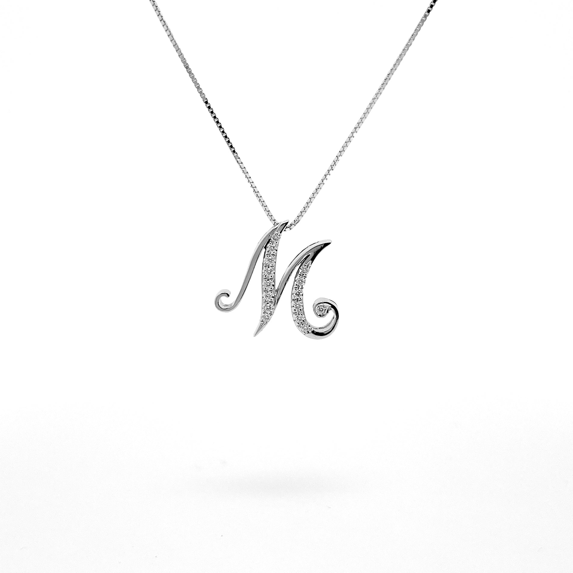 L' Alfabeto Brasile, Collana Lettera M in Oro 18kt & Diamanti