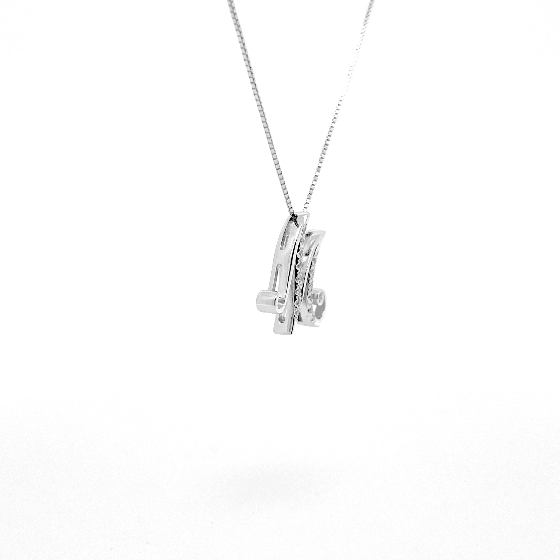 L' Alfabeto Brasile, Collana Lettera M in Oro 18kt & Diamanti